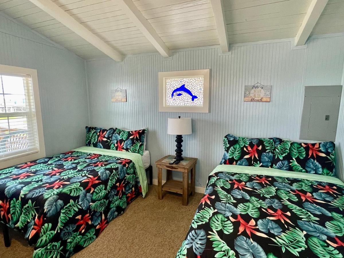 Blue Dolphin And Grand Isle
