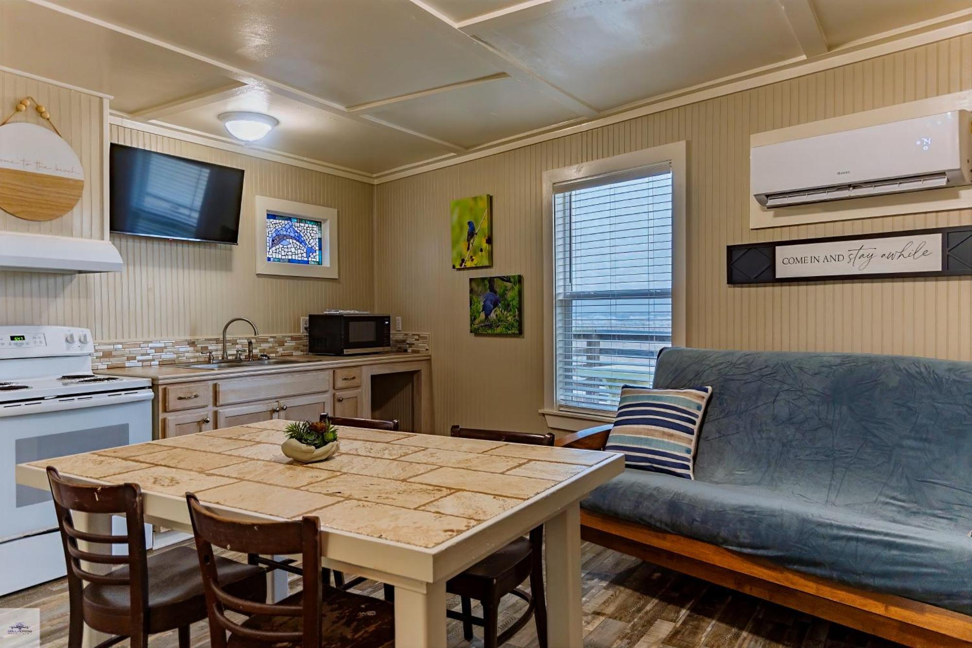 Blue Dolphin And Inn Grand Isle