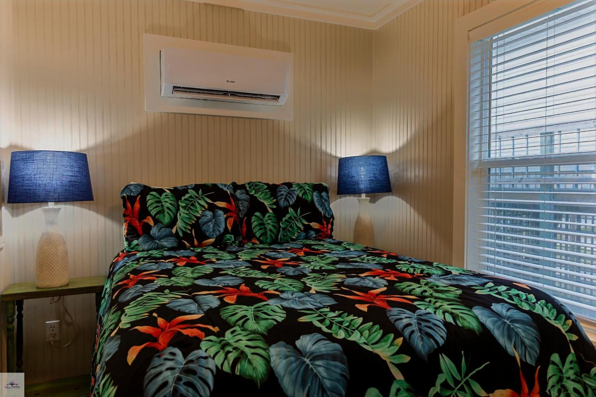 Inn Blue Dolphin And 4*