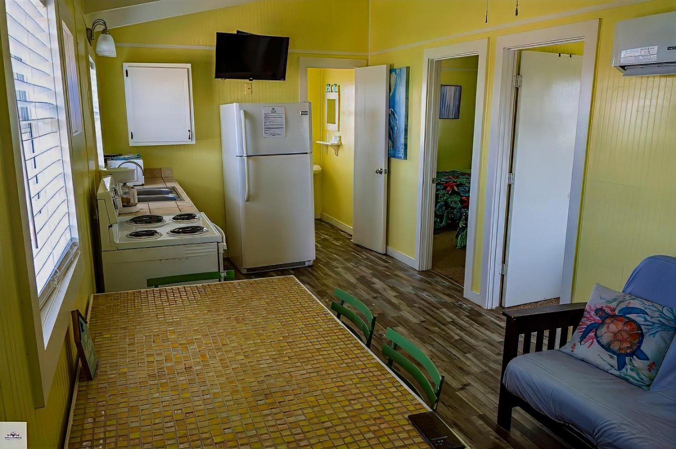 Inn Blue Dolphin And