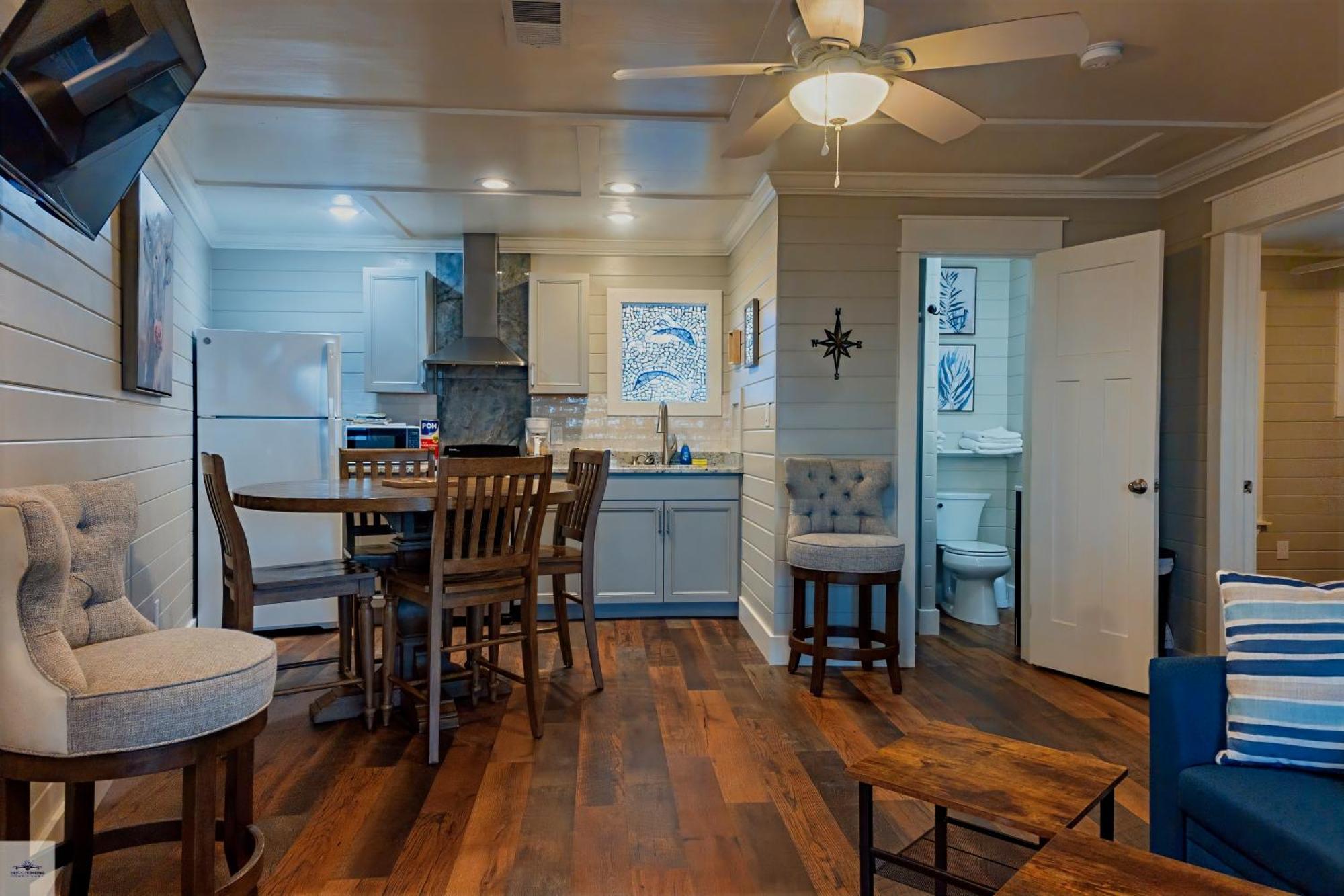 Blue Dolphin And 4* Grand Isle